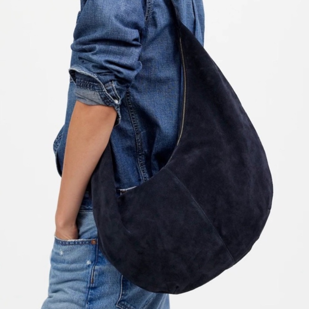 The Essential Curve Shoulder Bag